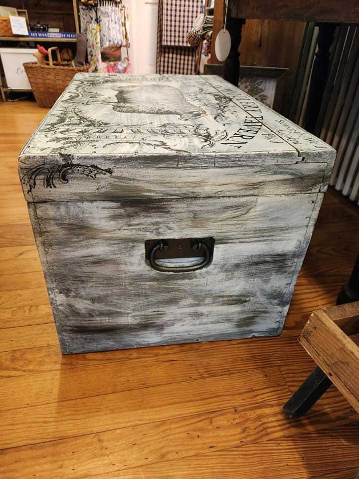 LARGE WOODEN CHEST WITH TRANSFER